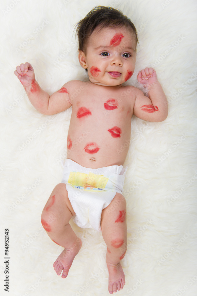 Bebé lleno de besos y marcas de lápiz labial Stock Photo | Adobe Stock