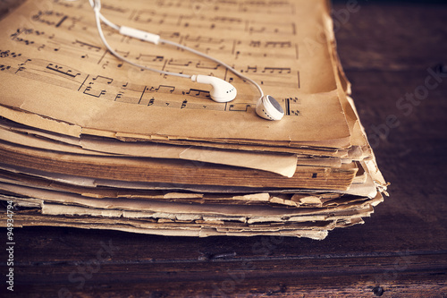 Schilderij op canvas Music sheets on wooden background