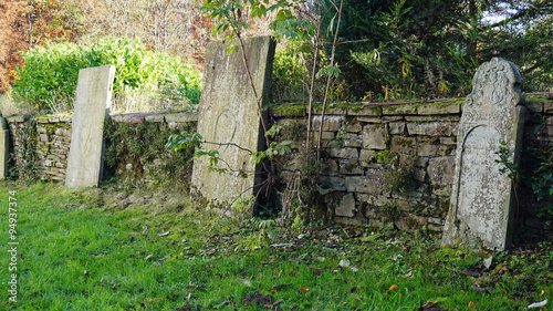 Grabplatten an der Kirche in Marienheide-Müllenbach, Deutschland