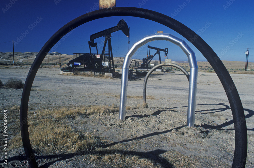 Oil well at Taft in the Central Valley, CA