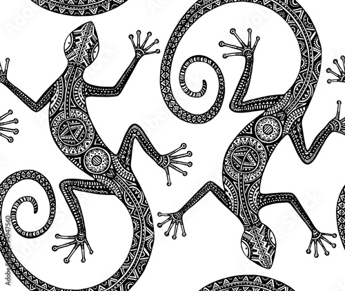 Vector hand drawn seamless pattern with monochrome lizard or sal