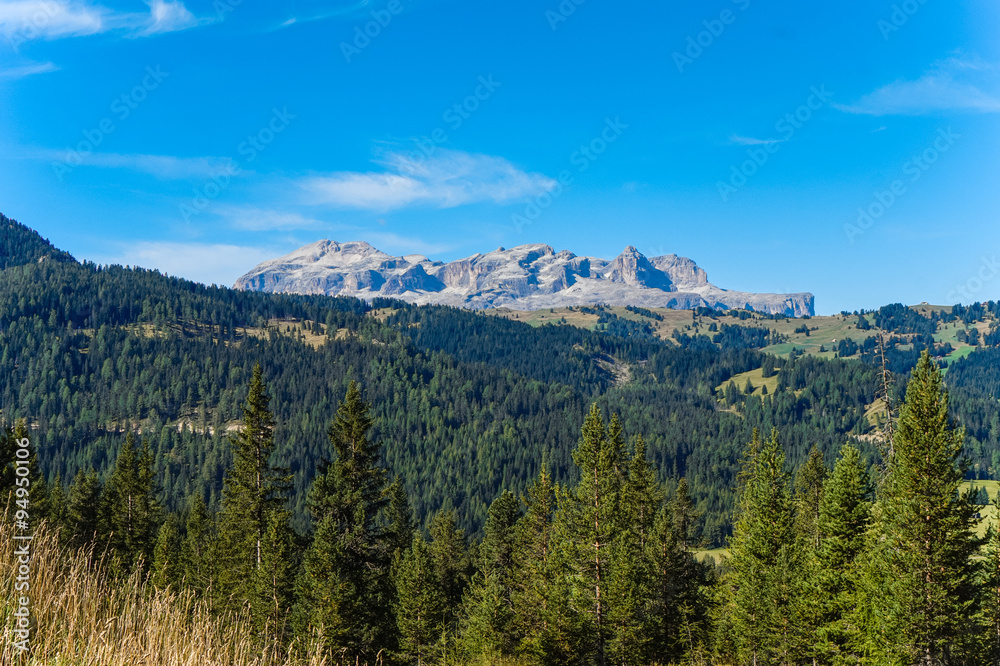 Obraz premium Sunny day in Italian mountains