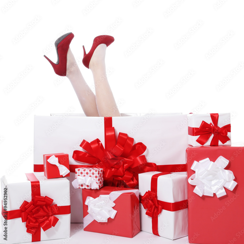 femme tombée dans paquet cadeau Noël Stock Photo | Adobe Stock