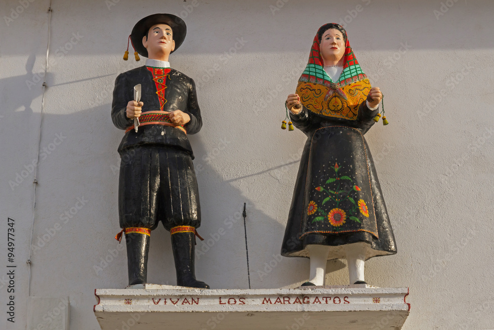 Figuras o esculturas de Maragatos ( Habitantes de la comarca de Astorga en  Leon España ) vestidos con el traje típico y tradicional Stock Photo |  Adobe Stock