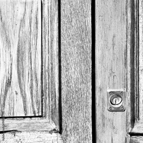  traditional   door    in italy   ancian wood and traditional  t photo