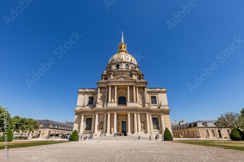 Dôme des Invalides (The National Residence of the Invalids) contains museums and monuments, all relating to the military history of France, as well as a hospital and a retirement home for war veterans
