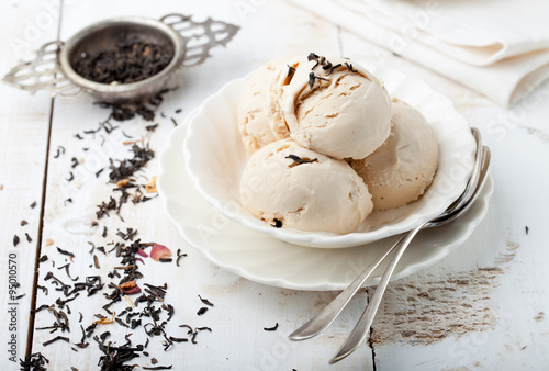 Konstfotografi Ice cream with Earl grey tea flavor. White ceramic bowl
