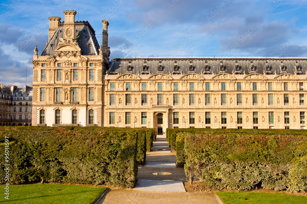 Obraz premium View of Pavillon de Marsan from Tuileries garden