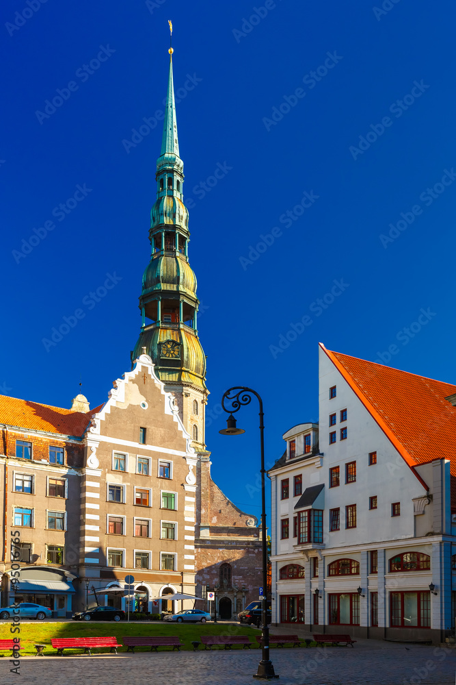 Obraz premium St. Peter's Church in the Old Town of Riga, Latvia