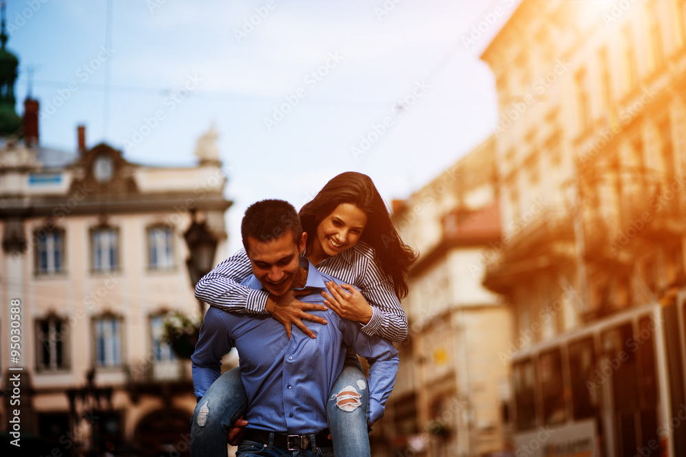 Fototapeta premium Couple have fun in the city
