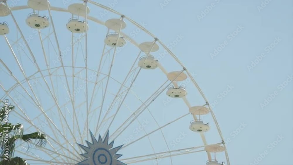 SLOW MOTION: Empty ferris wheel spinning round and round SLOW MOTION: Empty ferris wheel spinning round and round
