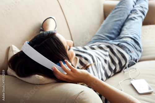Woman listening music in he...