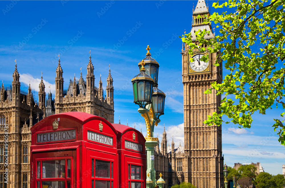 Fototapeta premium Red British telephone box in front of Big Ben, London