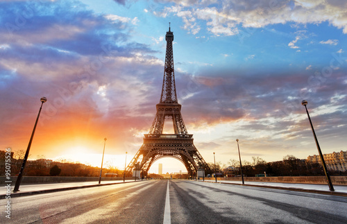 Sunrise in Paris, with Eiffel Tower © TTstudio