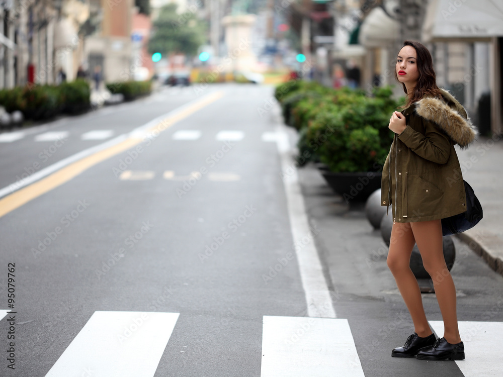 Portrait of beautyful girl in urban background