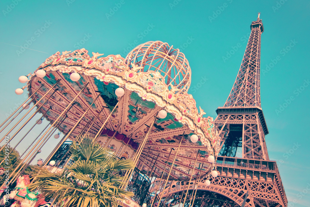 Fototapeta Rocznik karuzela i wieża eifla, Paryski Francja