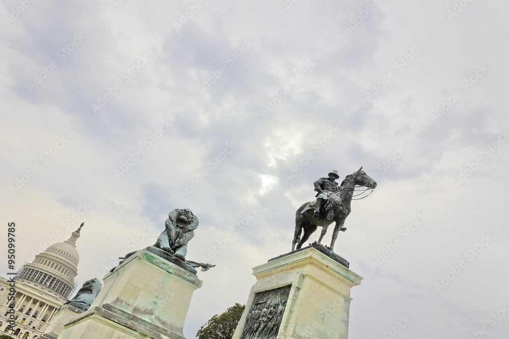 Fototapeta premium Iconic view of the equestrian statue of General Grant by Henry Merwin Shrady with the dome of the U.S Capitol behind, Ulysses S. Grant Memorial, Capitol Hill, Washington DC