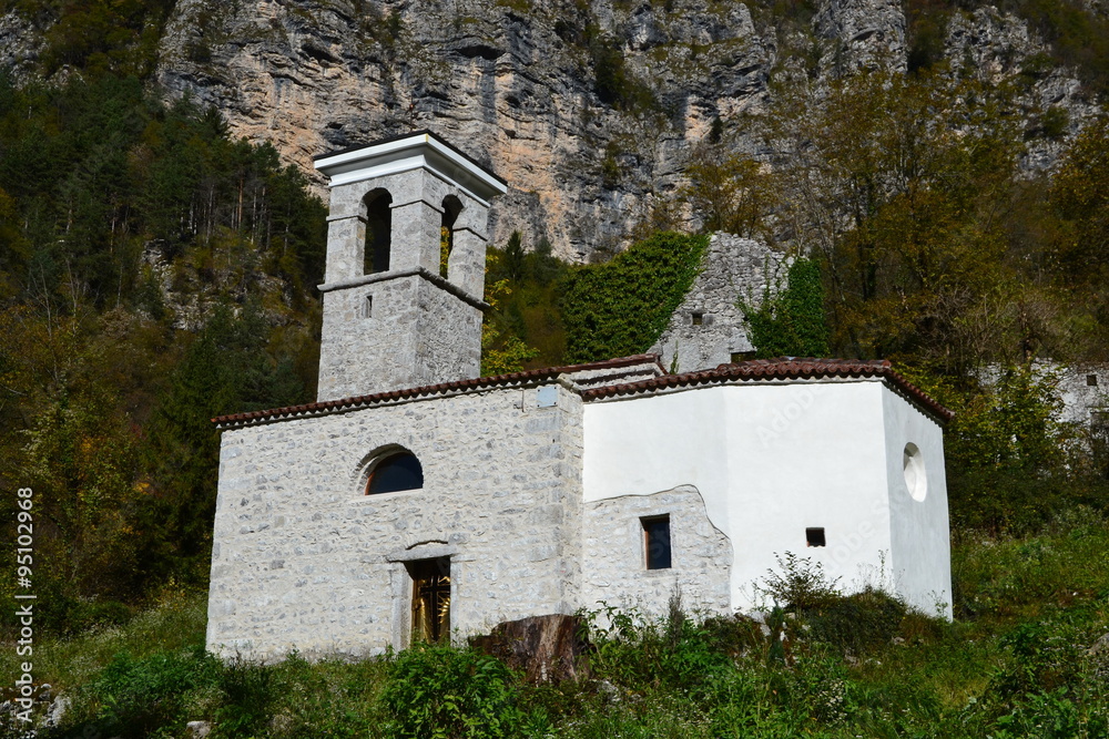 Fototapeta premium Tramonti di Sotto - Chiesa ricostruita di Palcoda