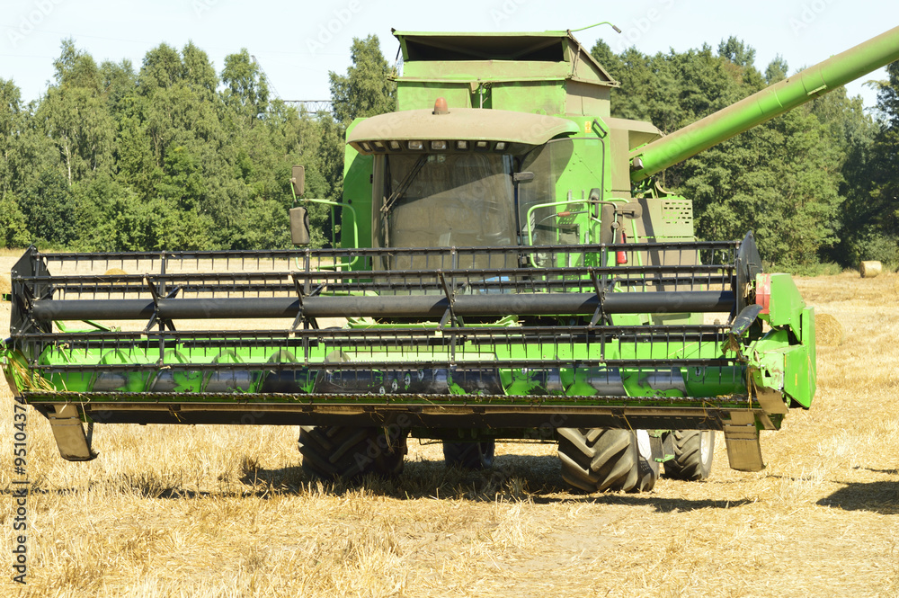 Fototapeta premium Combine the field