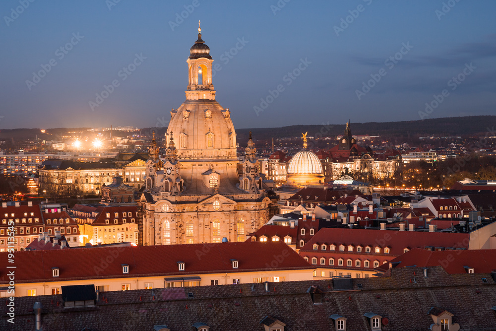 Frauenkirche in Dresden im Abendlicht 