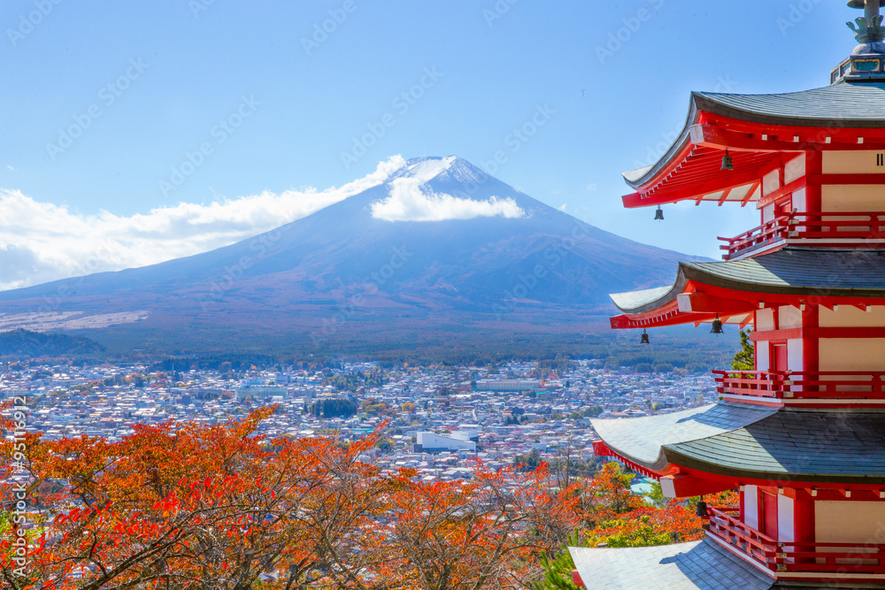 紅葉と富士山（新倉山浅間公園）