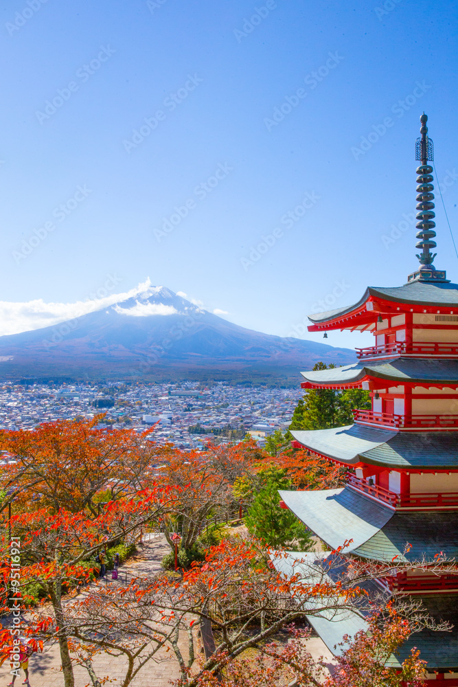 紅葉と富士山（新倉山浅間公園）