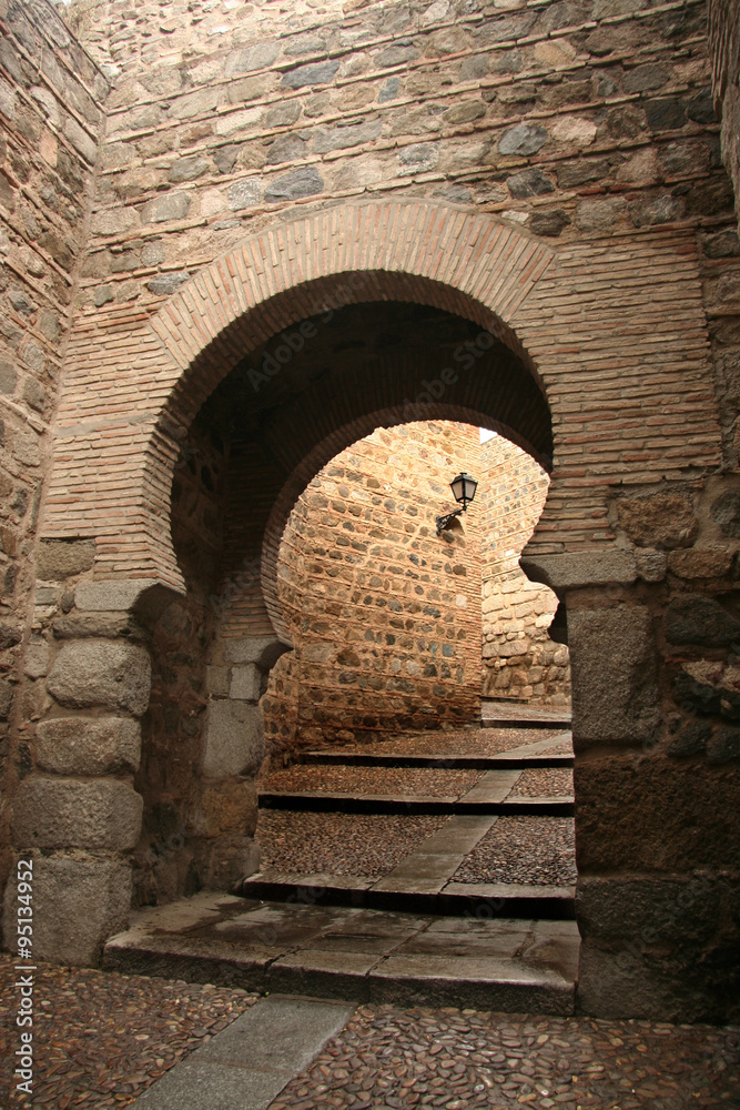 Horseshoe arch inside Toledo