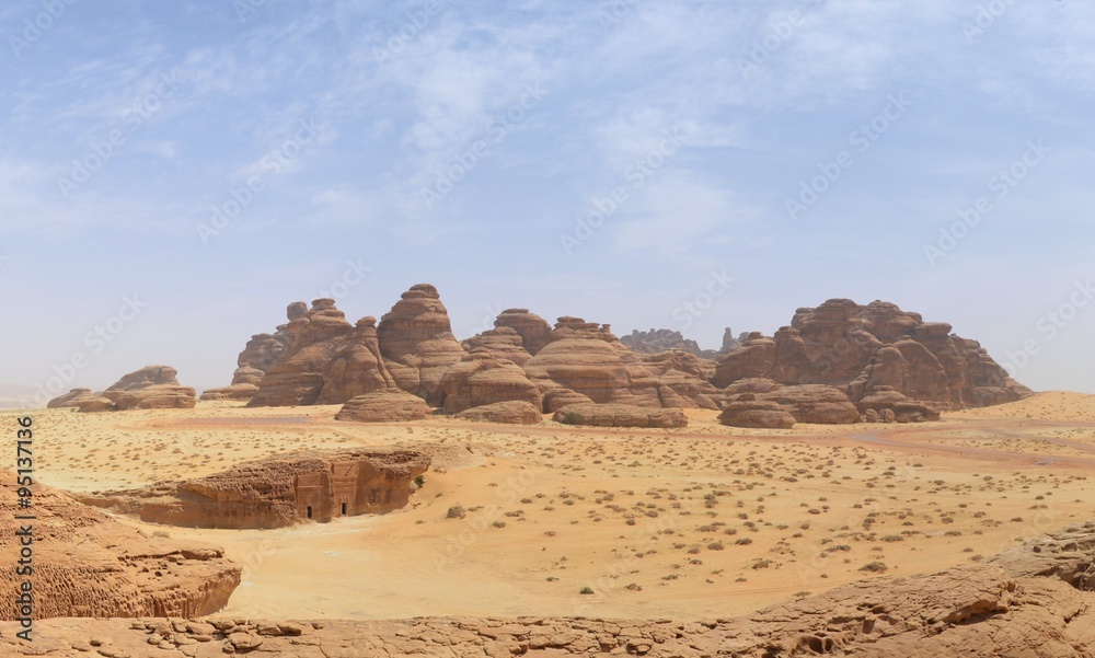 Rote Felsen in sand wüste Landschaft, Saudi Arabien