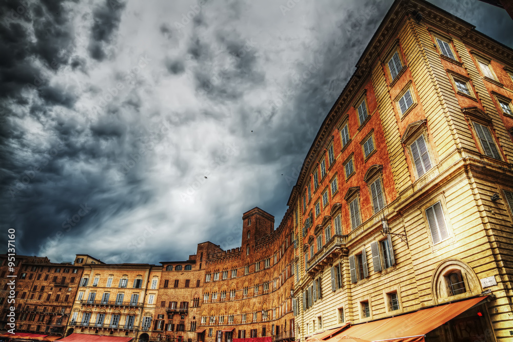 historic buildings in Piazza del Campo