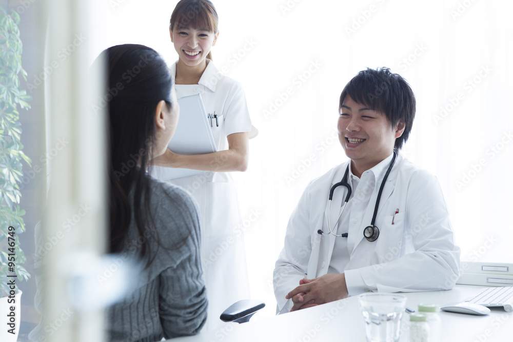 Women are subject to examination in the clinic Women are subject to examination in the clinic