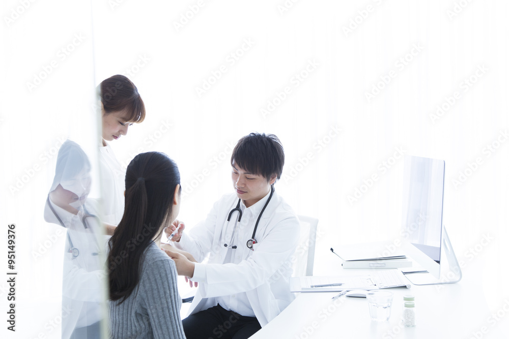 Doctors have an injection to women Doctors have an injection to women