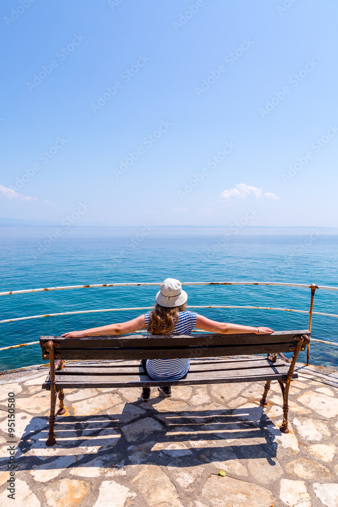 Fototapeta premium Bench at the ocean's shore