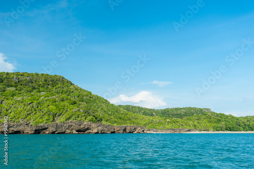 Rocks in the sea,Ocean view in sunny summer day © fototrips