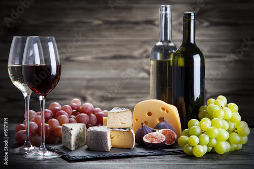 Wine and cheese Fototapet