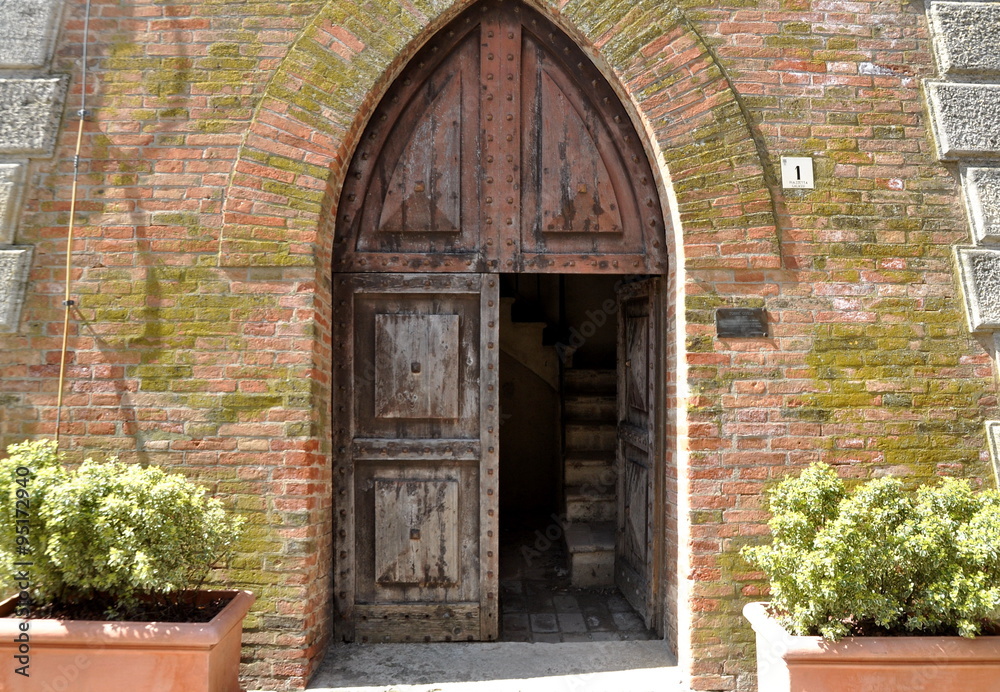 Naklejka premium Portone - Chiesa Santarcangelo di Romagna
