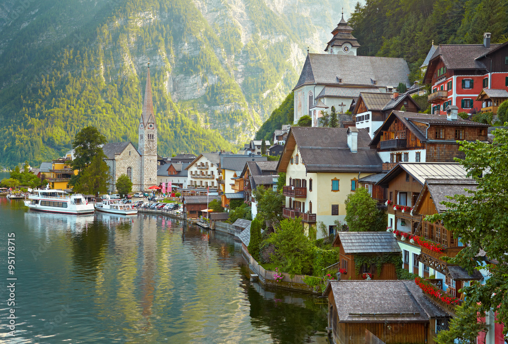 Fototapeta premium Hallstatt mountain village. Foggy morning