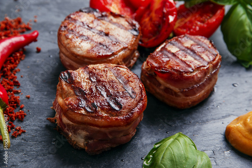 Картината върху платно Grilled meat fillet steak wrapped in bacon medallions