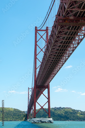   The April 25th suspension Bridge in Lisbon, Portugal © pic3d