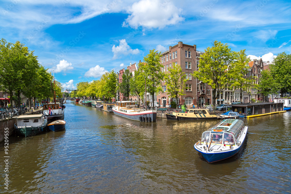 Fototapeta premium Amsterdam canals and boats, Holland, Netherlands.