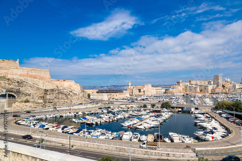 Fototapeta Naklejka Na Ścianę i Meble -  Saint Jean Castle  and the Vieux port in Marseille
