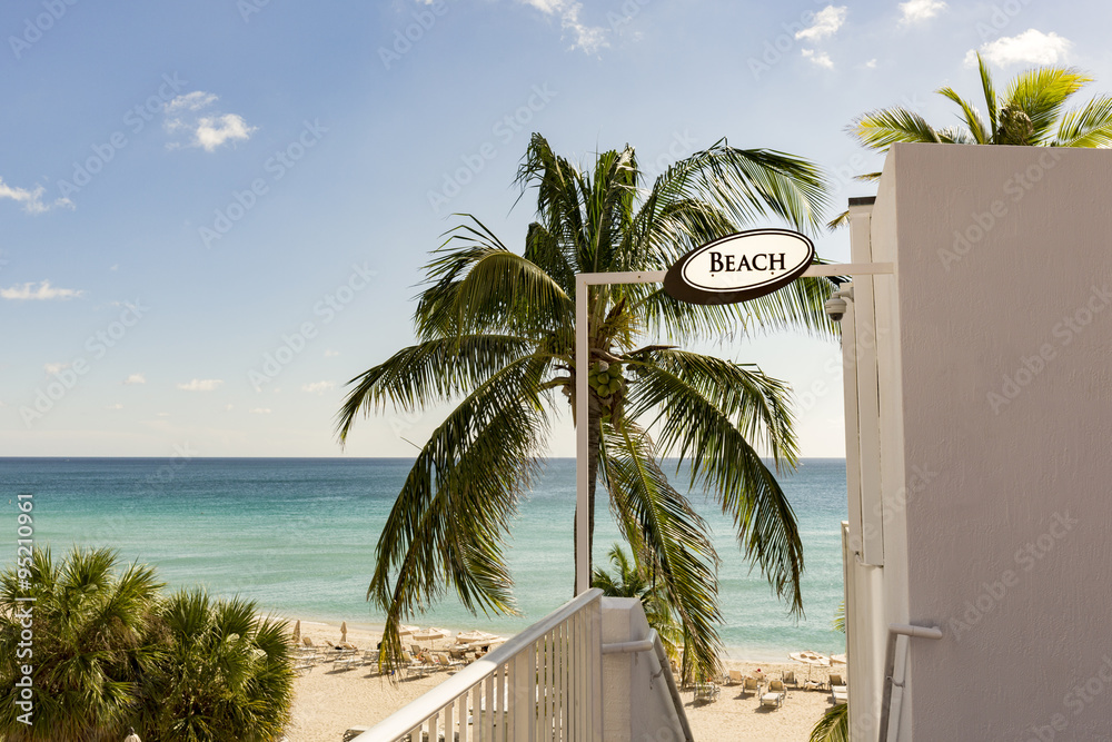 Fototapeta premium Stairs to tropical beach