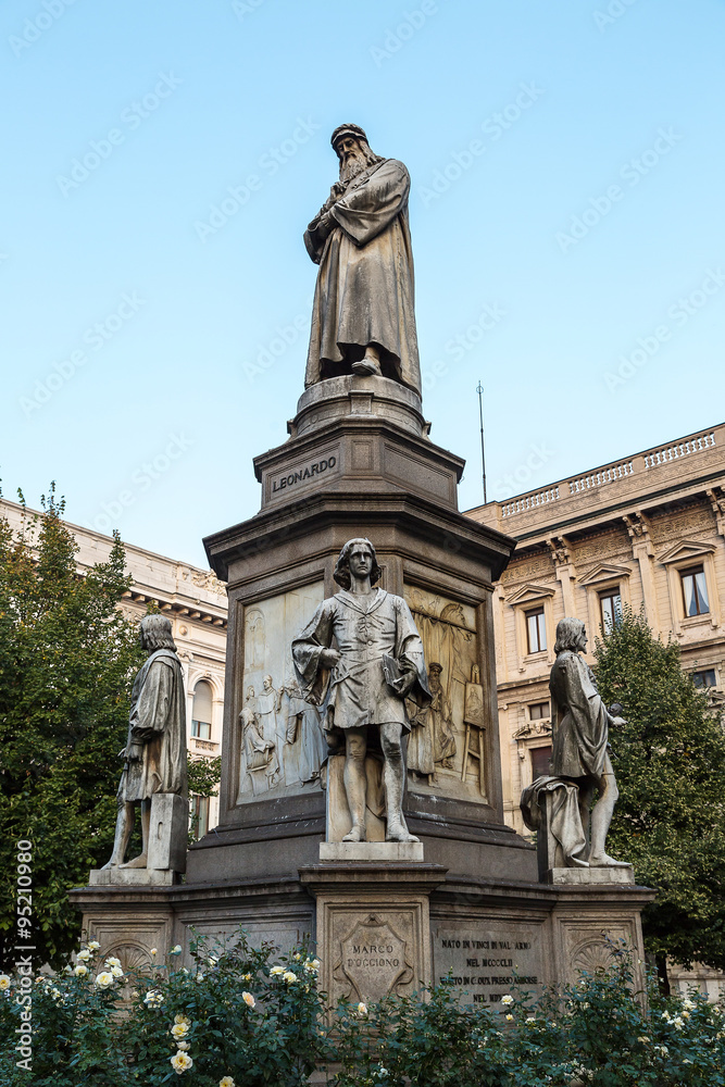 Leonado Da Vinci statue in Milan, Italy
