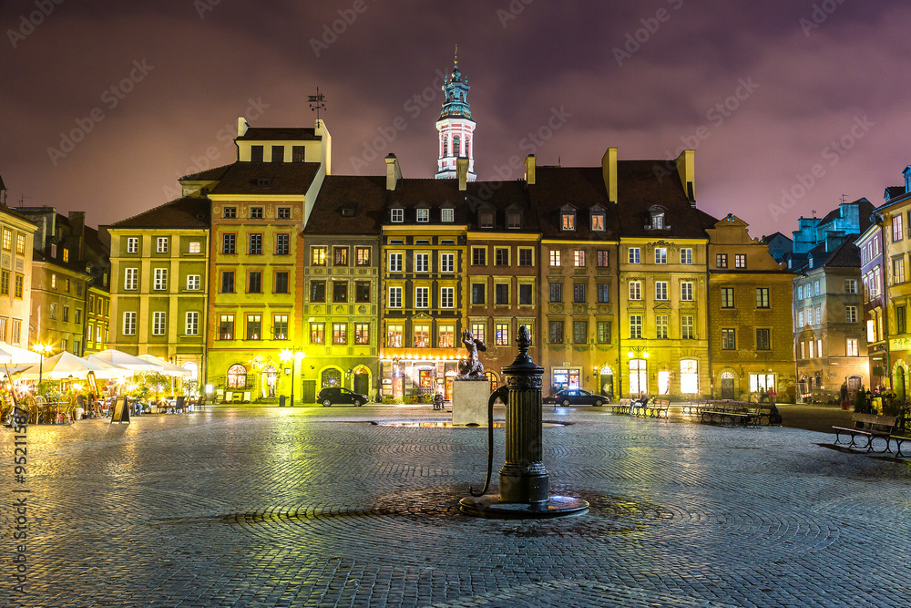 Naklejka premium Old town sqare in Warsaw