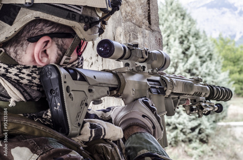 Soldier Aim target 
