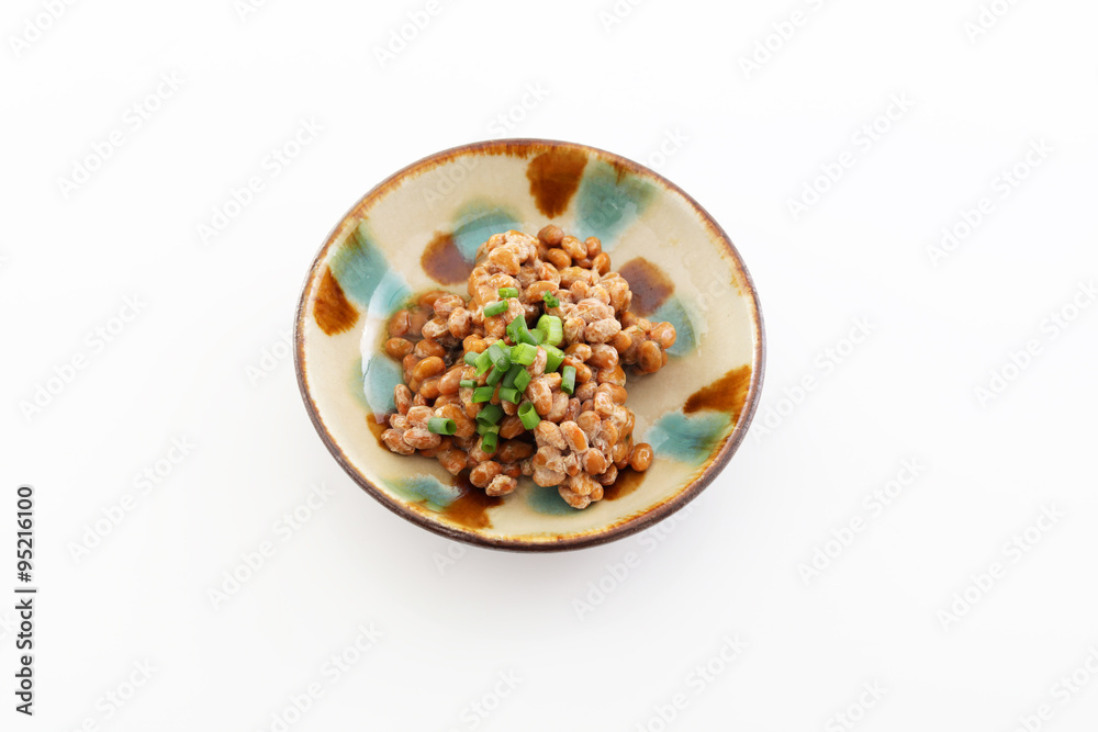 小皿に入れた納豆 小皿に入れた納豆