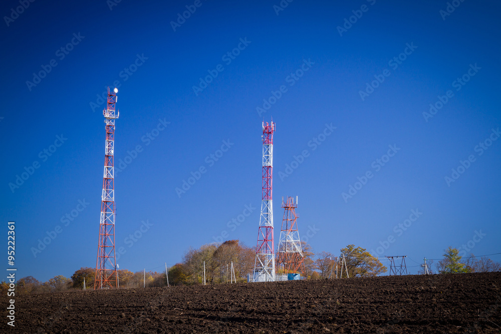 Telecommunication mast TV antennas on blue sky background . Telecommunication mast TV antennas on blue sky background .