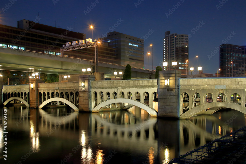 夜の大阪中之島 水晶橋