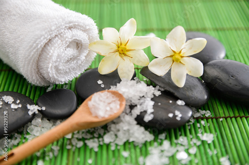 Fototapeta Naklejka Na Ścianę i Meble -  SPA set on green mat 