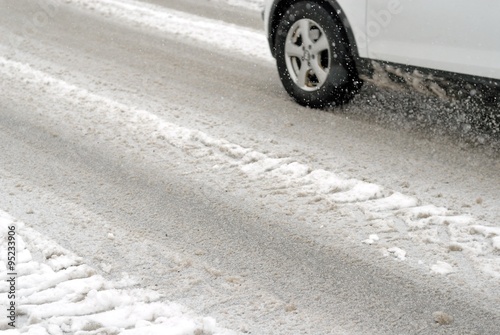 Schneebedeckte Straße