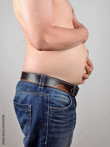 dicker bauch, Bauchschmerzen, übergewicht © photo 5000